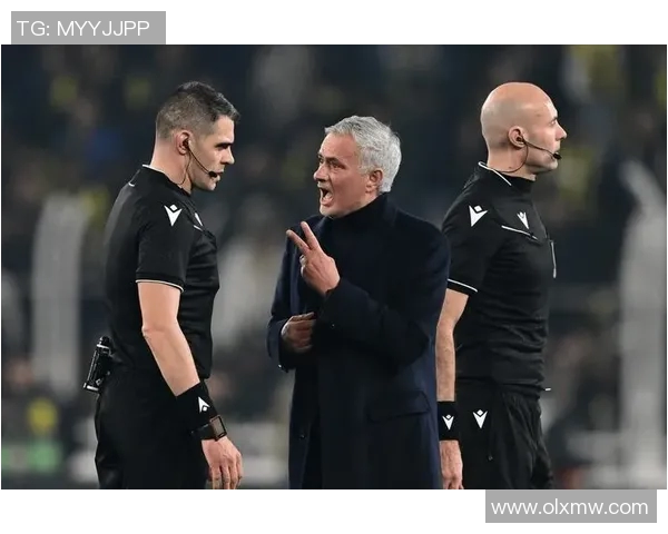 穆里尼奥赛后疑似暗讽球员激怒球迷引发热议