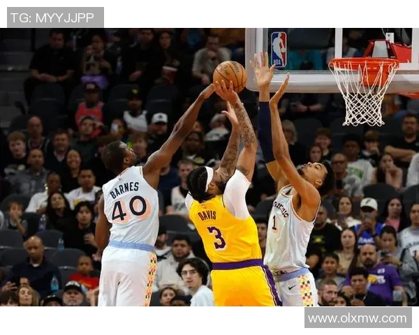 马刺队大胜湖人,取得三连胜